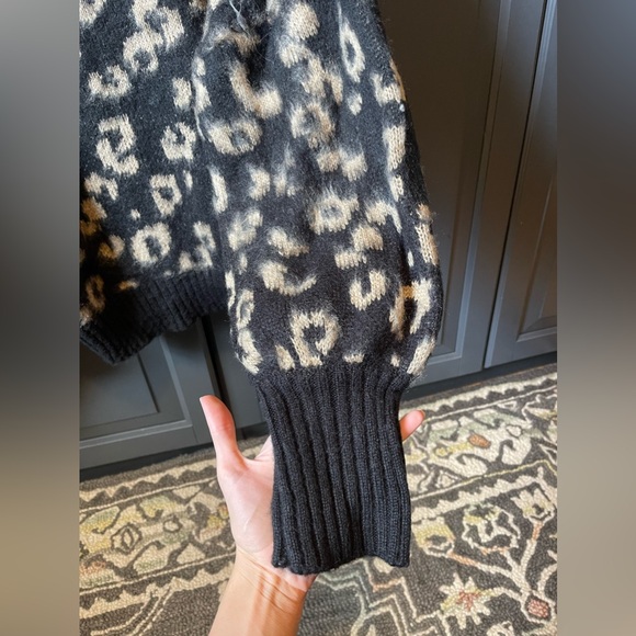 Cheetah Leopard Sweater - Picture 4 of 4